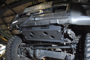 Защита рулевых тяг (передняя) для Toyota Land Cruiser 76 - сталь 3 мм с порошковым покрытием